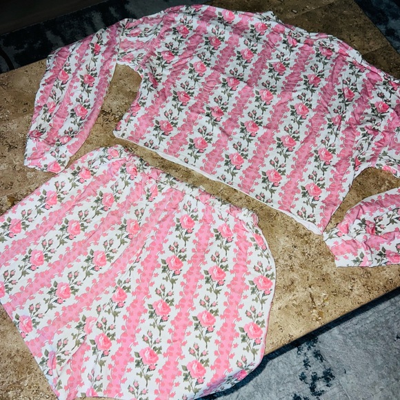 Stripe & Stare x LoveShackFancy Cropped Sweatshirt & Shorts Set Bloom- Size XS-M - Picture 16 of 16